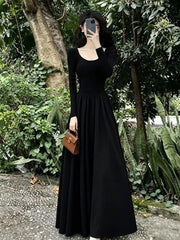 Hepburn-Style Black Long-Sleeve Dress