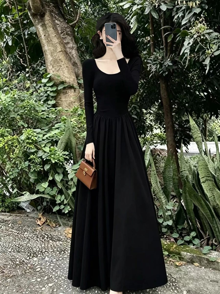 Hepburn-Style Black Long-Sleeve Dress