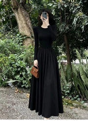 Hepburn-Style Black Long-Sleeve Dress